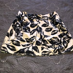 Black & white floral print mini skirt